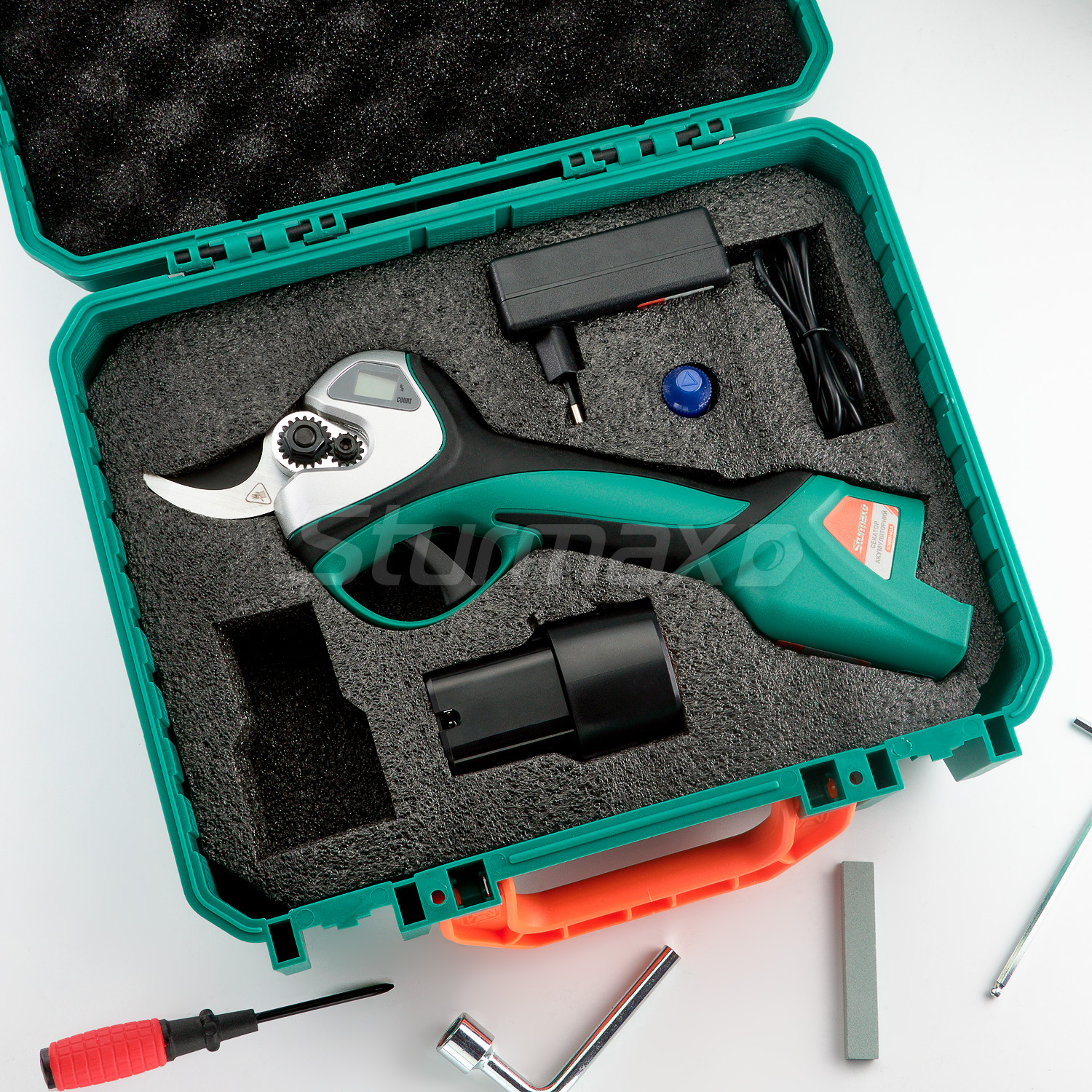 SCM2016CLS_06 Sturmax SCM2016CLS Секатор акумуляторний 16В,макс. діаметр зрізу 28мм, кейс, зарядка, акум.